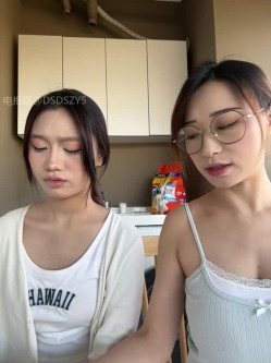 ️清纯主播【202509yoyo】表姐带着表妹下海直播、在线教口活、练习做爱姿势 截图5
