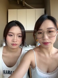 ️清纯主播【202509yoyo】表姐带着表妹下海直播、在线教口活、练习做爱姿势 截图14