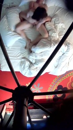 主题酒店上帝视角欣赏偸情男女激情啪啪啪歇歇停停连续搞了3回美少妇好骚女上位疯狂扭 截图1