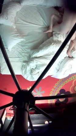 主题酒店上帝视角欣赏偸情男女激情啪啪啪歇歇停停连续搞了3回美少妇好骚女上位疯狂扭 截图9