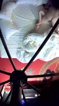 主题酒店上帝视角欣赏偸情男女激情啪啪啪歇歇停停连续搞了3回美少妇好骚女上位疯狂扭 截图10