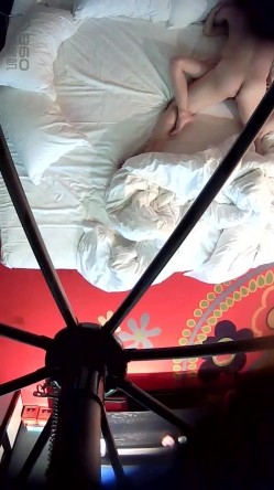 主题酒店上帝视角欣赏偸情男女激情啪啪啪歇歇停停连续搞了3回美少妇好骚女上位疯狂扭 截图12