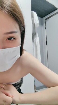 新人~学妹暑期兼职！【美少女圆】颜值明星一样~下海了，这腰线，大白臀，看的人秒硬，想插入进去爽一下 截图1