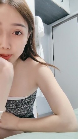 新人~学妹暑期兼职！【美少女圆】颜值明星一样~下海了，这腰线，大白臀，看的人秒硬，想插入进去爽一下 截图8