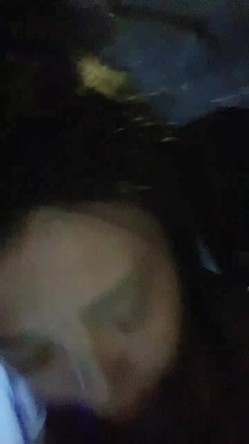 嗨起来吧小宝贝，少妇露脸偷情户外车震让小哥无套爆草抽插，干的正爽呢来电话好刺激，口交淫水大鸡巴抠高潮 截图15