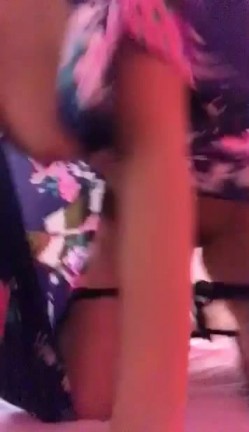 身材非常性感的高颜值女神主播戴着一副眼镜很知性也很骚气扭臀晃腰揉奶挑逗喘息声听了令人兴奋 截图8