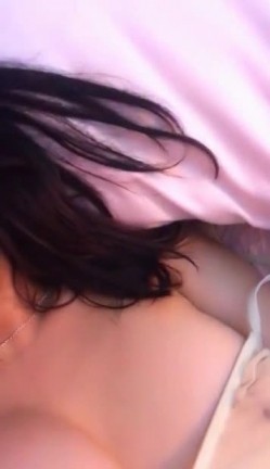 身材非常性感的高颜值女神主播戴着一副眼镜很知性也很骚气扭臀晃腰揉奶挑逗喘息声听了令人兴奋 截图13