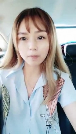 骚气黄头发少妇和炮友户外车震 车后座口交舔逼逼上位骑乘抽插呻吟娇喘 截图16