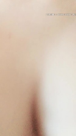 爱舔逼的小哥把少妇伺候爽了，露脸主深喉大鸡巴揉骚奶子，被小哥无套各种抽插淫声荡语不断，最后全射小嘴里 截图9