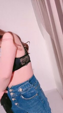 骚逼奶妈【阿萧老师】道具自慰高潮，奶胀挤奶，大量出奶喷射，无毛一线天，掰逼诱惑 截图2
