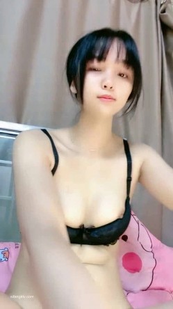 某校英语系校花Li婴儿喜欢小鸡卧室一边复习一边扣逼秀 截图7