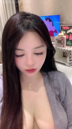 ️天然核弹爆乳女神！揉奶诱惑【炸土豆】完美颜值~淫液拉丝跳蛋自慰 截图3
