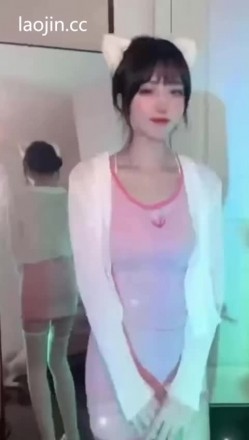 【抖音网红反差婊】，22分钟最全高清完整版，露脸3P口爆颜射，粉丝眼里的青春傻白甜 截图1