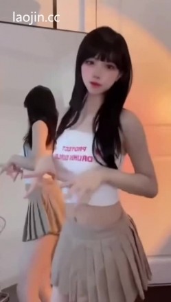 【抖音网红反差婊】，22分钟最全高清完整版，露脸3P口爆颜射，粉丝眼里的青春傻白甜 截图2