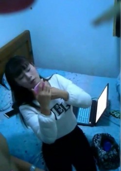 没外流过的珍稀台高校附近钟点房偷拍正在考研苦读的眼镜哥忙里偷闲和爱打扮的女友来一炮 截图8