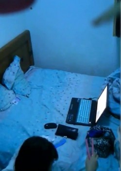 没外流过的珍稀台高校附近钟点房偷拍正在考研苦读的眼镜哥忙里偷闲和爱打扮的女友来一炮 截图14