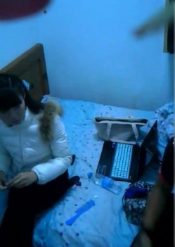 没外流过的珍稀台高校附近钟点房偷拍正在考研苦读的眼镜哥忙里偷闲和爱打扮的女友来一炮 截图15