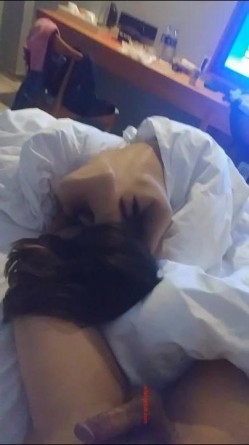家居自拍男友拍摄水准很不错了，主角颜值颇高，表情销魂5V合1 截图7