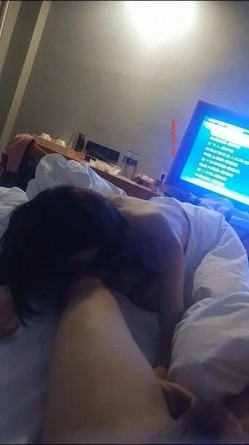 家居自拍男友拍摄水准很不错了，主角颜值颇高，表情销魂5V合1 截图10