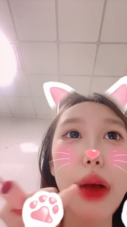 ️清纯学生妹【06年的嫂子】反差的一面，脸穴同框打炮自慰，人瘦逼肥 截图2
