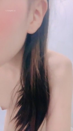 ️清纯学生妹【06年的嫂子】反差的一面，脸穴同框打炮自慰，人瘦逼肥 截图9