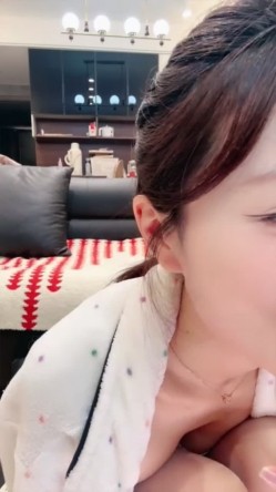 超人气自慰女王【彩色的小熊宝宝】最强尺度大屌狂插自慰~大黑牛齐上 爽的欲仙欲死 撸管神片 截图5