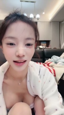 超人气自慰女王【彩色的小熊宝宝】最强尺度大屌狂插自慰~大黑牛齐上 爽的欲仙欲死 撸管神片 截图6