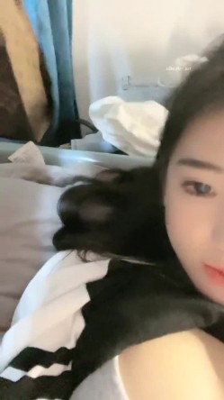 大二学妹为了还巨额网贷做起黄播还可以线下约 截图3