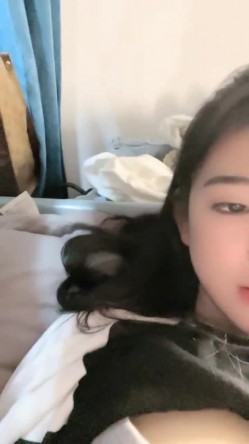 大二学妹为了还巨额网贷做起黄播还可以线下约 截图4