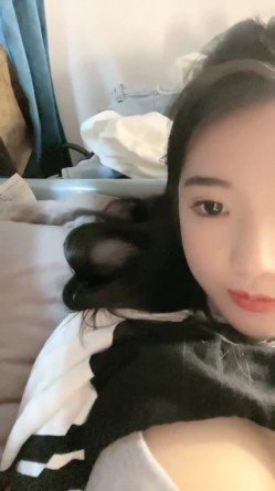大二学妹为了还巨额网贷做起黄播还可以线下约 截图5