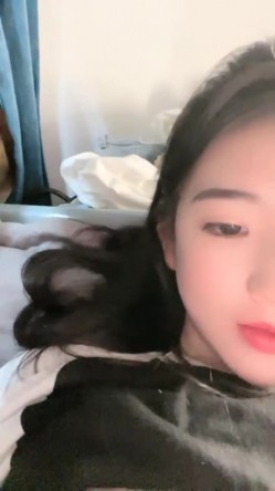 大二学妹为了还巨额网贷做起黄播还可以线下约 截图7