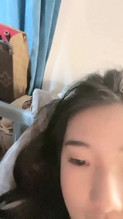大二学妹为了还巨额网贷做起黄播还可以线下约 截图14