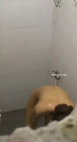 【洗澡更衣偷拍】 多场景冒死偷拍美女学生妹洗澡换衣服 截图11