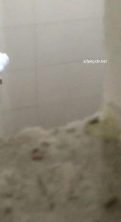 【洗澡更衣偷拍】 多场景冒死偷拍美女学生妹洗澡换衣服 截图16