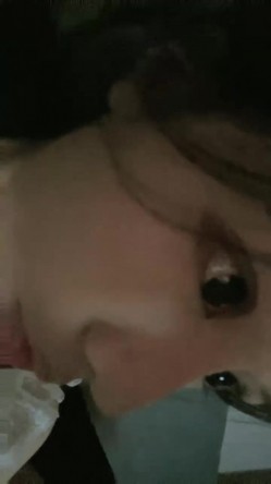 ️正宗大学生宿舍直播【困困兔】道具狂插流白浆，眼镜妹，室友睡着偷偷脱光，身材不错诱人 截图8