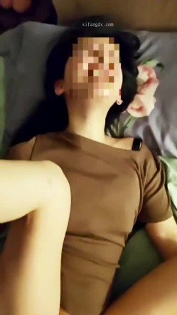 换妻淫妻淫乱盛宴『18号社区』真实原创夫妻交流群自拍投稿，看自己老婆在别人胯下婉转呻吟！ 截图7