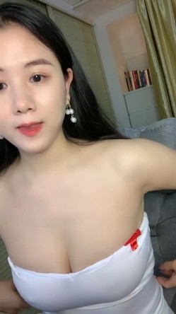 9分颜值气质美女！炮友又来操逼了！性感大奶吊带白丝，乳推吃大屌，大肥臀骑乘位扭腰 截图10