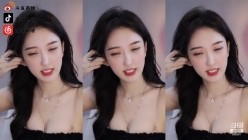 【斗鱼现役网红主播 南妹儿】女神的颤抖 整个奶子都要抖出来了 热舞走光被封合集 截图2