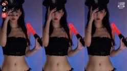 【斗鱼现役网红主播 南妹儿】女神的颤抖 整个奶子都要抖出来了 热舞走光被封合集 截图6