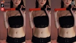 【斗鱼现役网红主播 南妹儿】女神的颤抖 整个奶子都要抖出来了 热舞走光被封合集 截图11