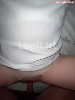 专约清纯学妹大神『Loeftart』 一边玩游戏 一边清纯校花口爆，小骚货太敏感了 小穴一模就喷水了！太反差了 截图13