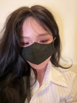 ️极品反差骚母狗【Olivia_11】淫荡骚御姐丝袜骚脚足交口交假屌骚浪至极 截图5