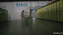 国内【水上乐园】换衣间沐浴区近景偷拍 美女如云淋浴换衣好身材一览无余 截图1