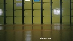 国内【水上乐园】换衣间沐浴区近景偷拍 美女如云淋浴换衣好身材一览无余 截图6