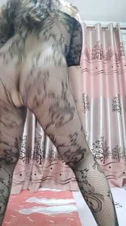 火爆全网极品露脸人妻熟女，肚皮舞老师【柏X彤】绝密私拍，肤白奶大肥臀裸舞啪啪，相当炸裂 截图10