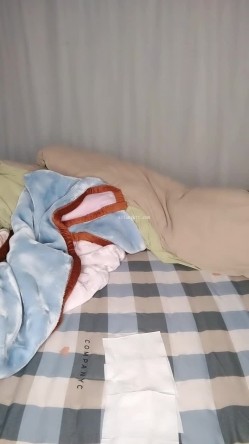 超漂亮！好美好甜~【水灵灵】，19岁小仙女下海自慰，高潮的时候还会喷水，小骚货历经几任男友，已经成老手了！ 截图1
