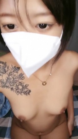 超漂亮！好美好甜~【水灵灵】，19岁小仙女下海自慰，高潮的时候还会喷水，小骚货历经几任男友，已经成老手了！ 截图2