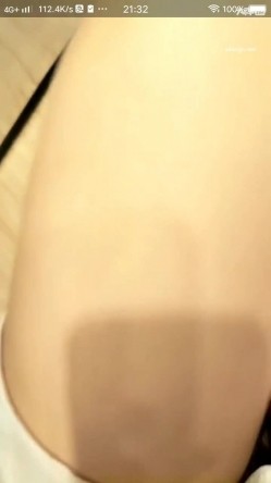 高颜值小美女 服装店跳蛋自慰真空揉奶，中间还跑出去跟理发店对骂不要仍垃圾在那里，骂完回来继续发骚秀奶！ 截图1