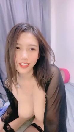 D罩杯极度风骚御姐喜欢玩诱惑，透视装黑丝揉捏大白奶子，拨开内裤掰开小穴，手指快速拨弄阴蒂浪叫 截图10
