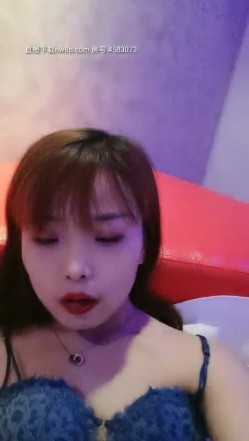 制服高跟丝袜小可爱逼里塞个跳弹从车上就勾搭小哥到宾馆开房，自慰骚逼浪叫勾引口交大鸡巴，衣服都没脱就干 截图5